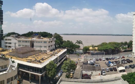 Venta de Oficina. Vista al Río Guayas y Cerro del Carmen. Centro de Guayaquil, Calle Panamá y Orellana